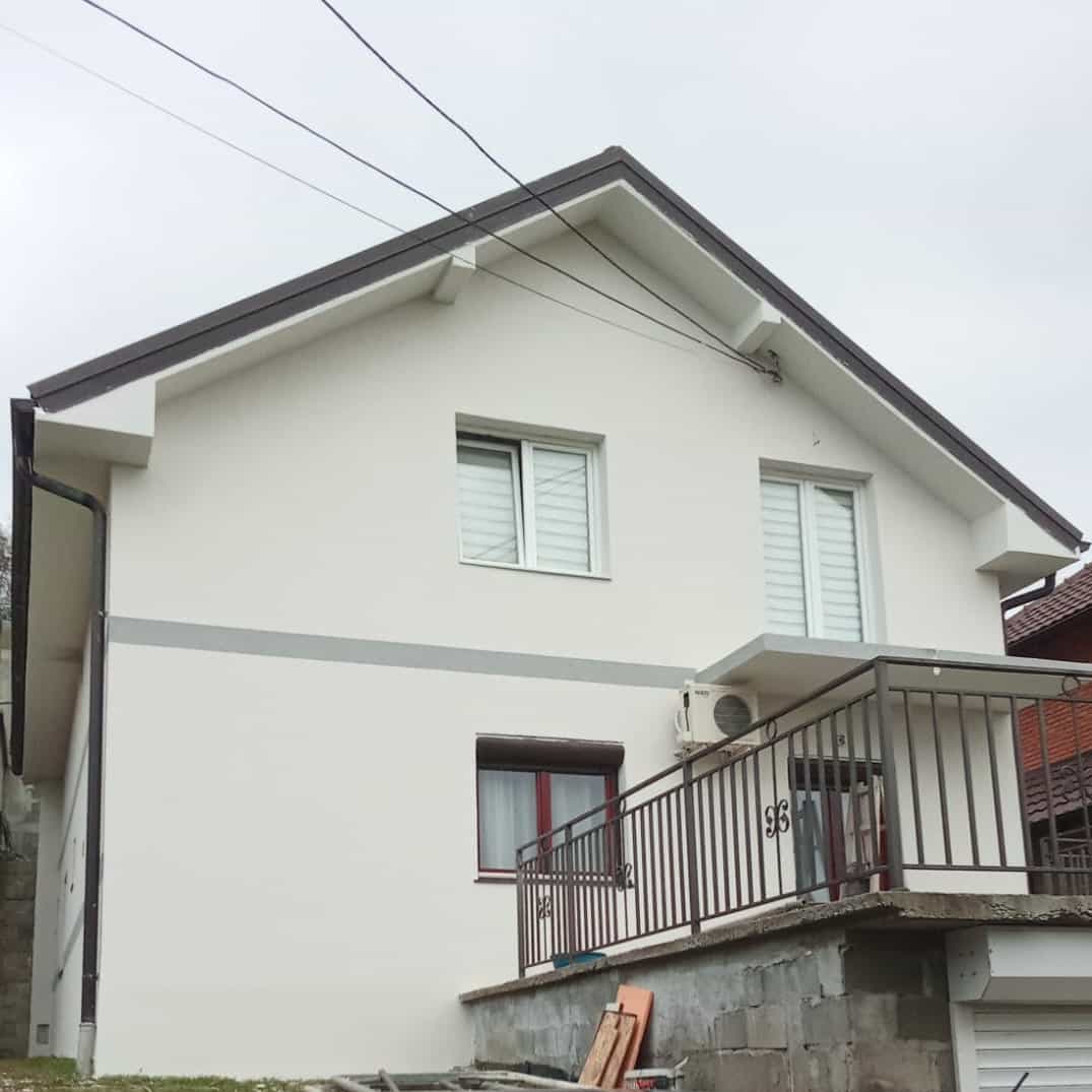 Crvena fasada na Vracaru