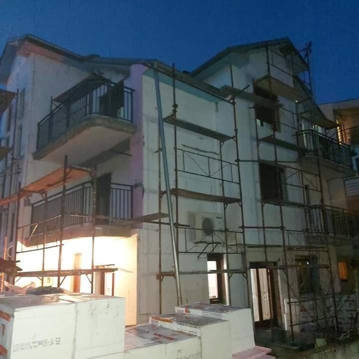 Bela fasada kuce na Zvezdari