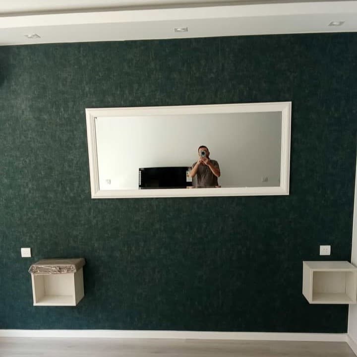 Gipsani zid i ogledalo postavljeni na Vracaru