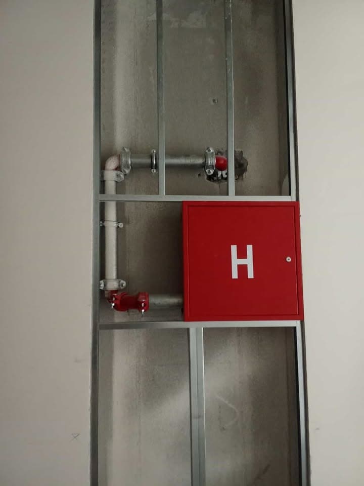 Pregradni zid sa ugradnim hidrantom na Zvezdari